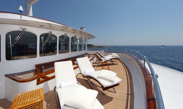 Charter M/Y SHERAKHAN For Charity This Winter