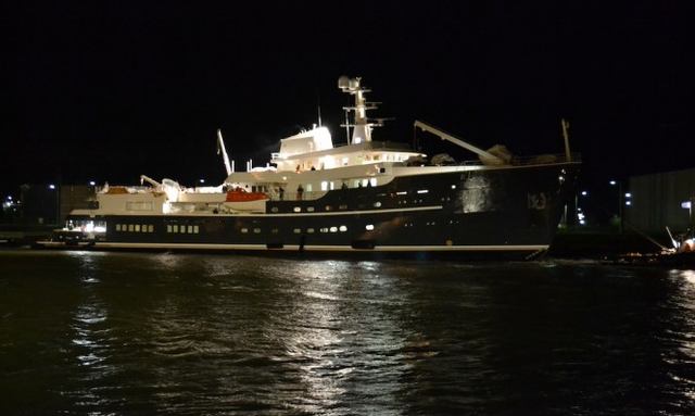 M/Y LEGEND Hits the Water