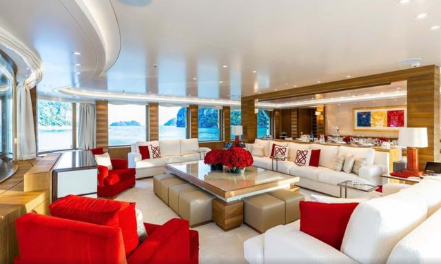 Spacious main salon on Lady E