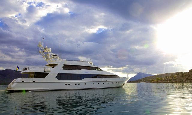 M/Y O'LEANNA Reduces Summer Charter Rate
