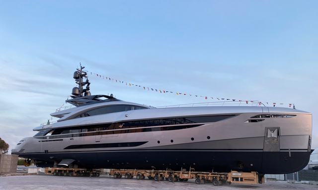NO STRESS: The first hybrid and AI equipped superyacht launched by Rossinavi