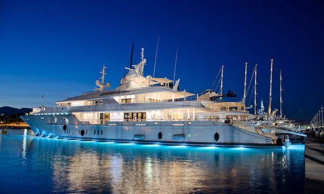 New Year’s in St Bart’s on board Superyacht SIREN