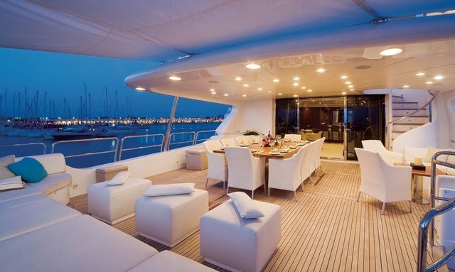 M/Y ‘Pure Bliss’ Runs Special Offer on December Charters