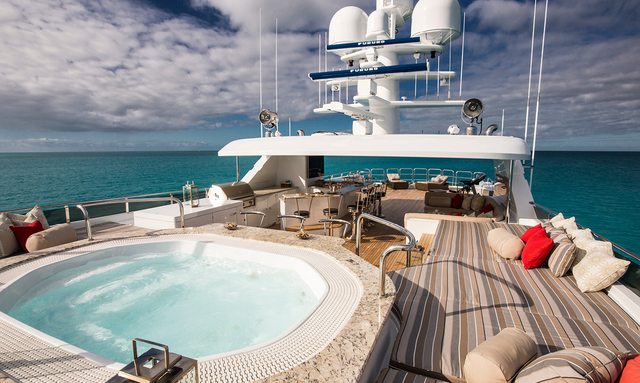 M/Y ‘Remember When’ Opens for the Holidays