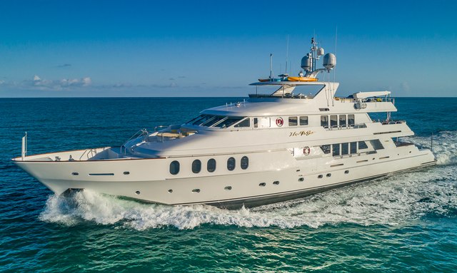 Embrace A Bahamian Christmas With Reduced Rates Onboard Charter Yacht I LOVE THIS BOAT