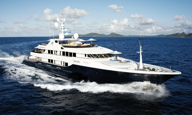 Motor yacht UNBRIDLED offers winter season discount for Bahamas yacht charters