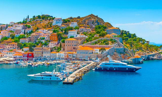 Why December Is the Perfect Time to Book a Summer Yacht Charter