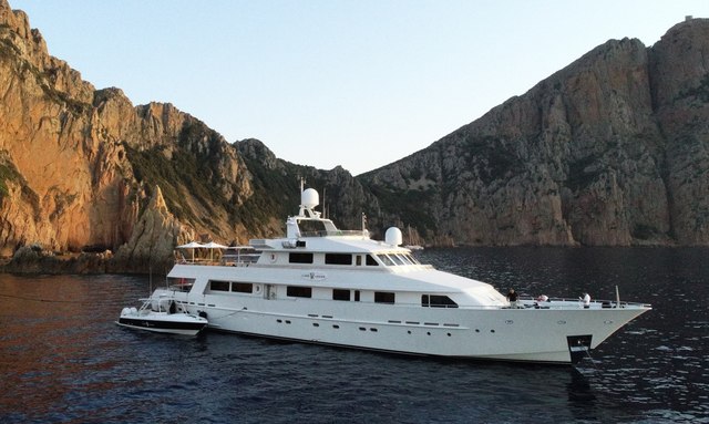 40m motor yacht LIONSHARE offers Caribbean yacht charter discount 