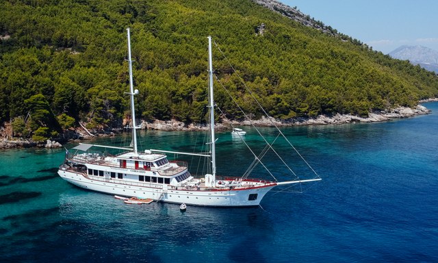 Corsario yacht charter Radez Motor/Sailer Yacht