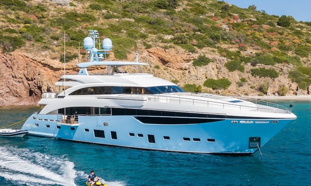 Le Verseau yacht charter Princess Motor Yacht