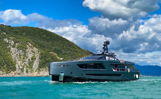 Panam yacht charter Baglietto Motor Yacht
                        