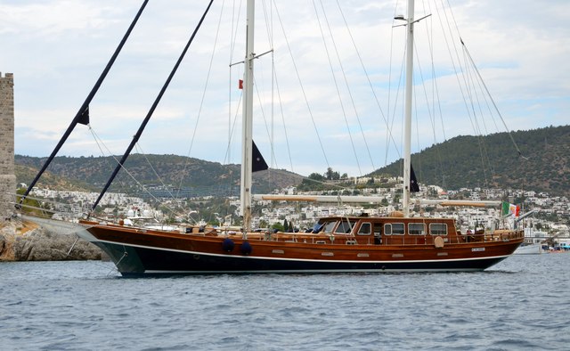 Mar & Mar Yacht Charter in Portisco