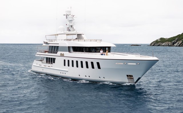 Bella Yacht Charter in Bahamas