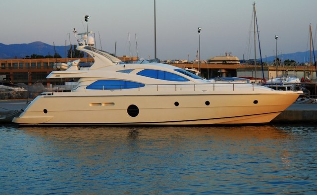 Lucignolo yacht charter Aicon Motor Yacht
                        