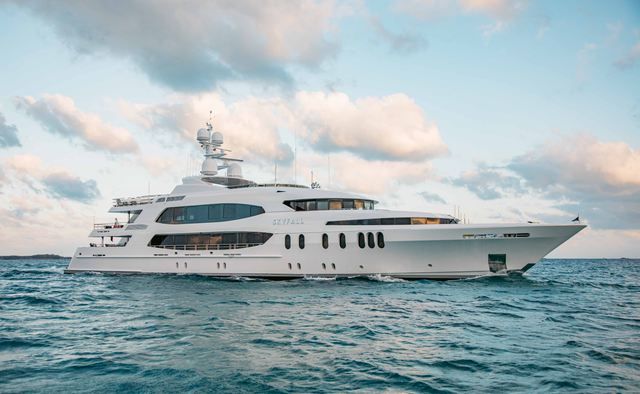Skyfall Yacht Charter in Bahamas