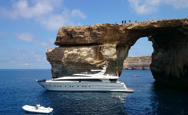 L'Ayazula Yacht Charter in Italy