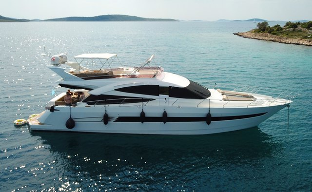 Le Chiffre Yacht Charter in Vis