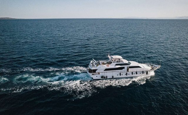 Carino Yacht Charter in Antiparos