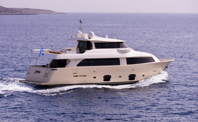 Dana yacht charter Custom Line Motor Yacht
                        
