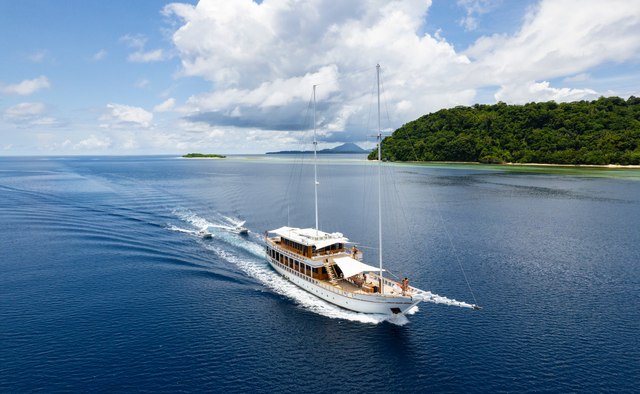 Fenides Yacht Charter in Wayag Island