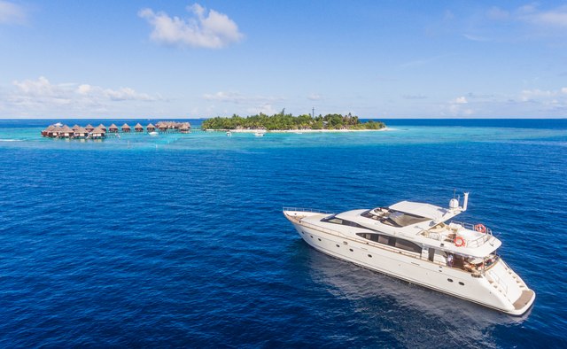 Nawaimaa yacht charter Azimut Motor Yacht
                        