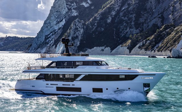 JYC yacht charter Custom Line Motor Yacht
                        