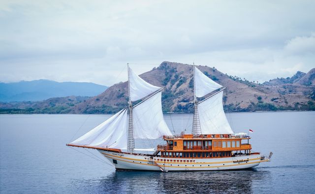 Sanctuary Yacht Charter in Misool Island 