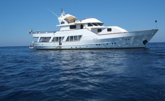 La Voglia Matta yacht charter Clemna Motor Yacht
                        