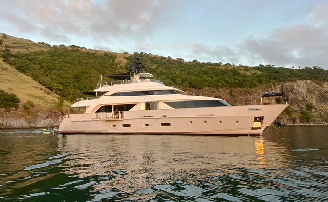 Halcyon Yacht Charter in Caribbean