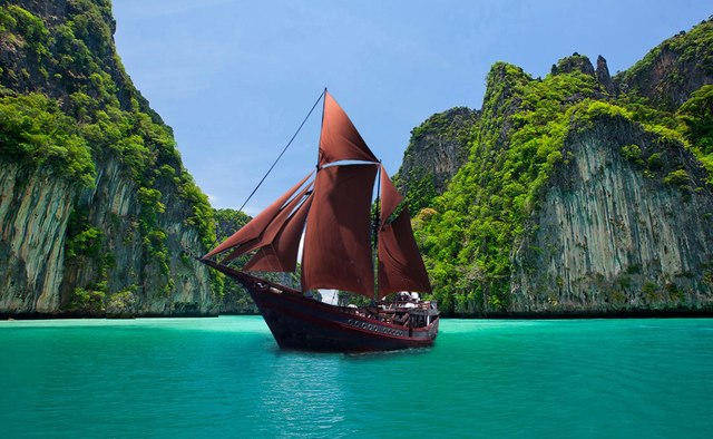 Manta Mae yacht charter Pak Haji Baso Motor/Sailer Yacht
                        
