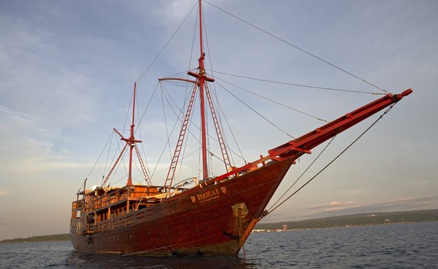 Damai yacht charter Custom Motor/Sailer Yacht