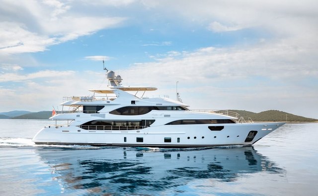 Lady MRD Yacht Charter in East Coast Italy