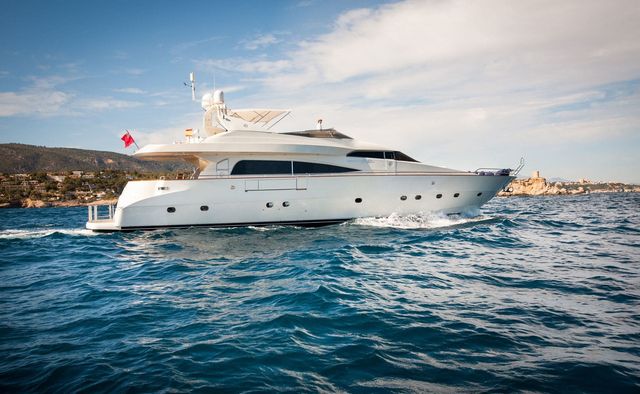 White Fang yacht charter Mochi Craft Motor Yacht
                        