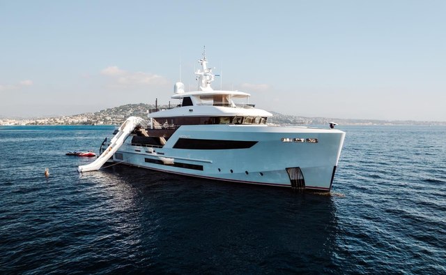 Heeus Yacht Charter in Nassau
