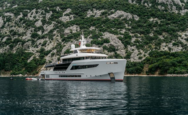 Heeus Yacht Charter in Portovenere