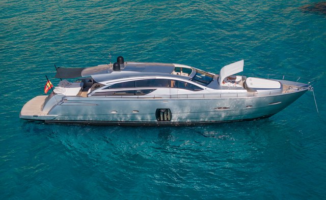 Wahoo yacht charter Pershing Motor Yacht
                        