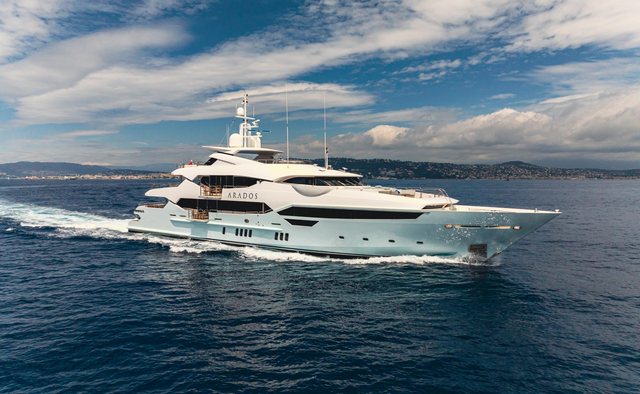 Arados yacht charter Sunseeker Motor Yacht
                        