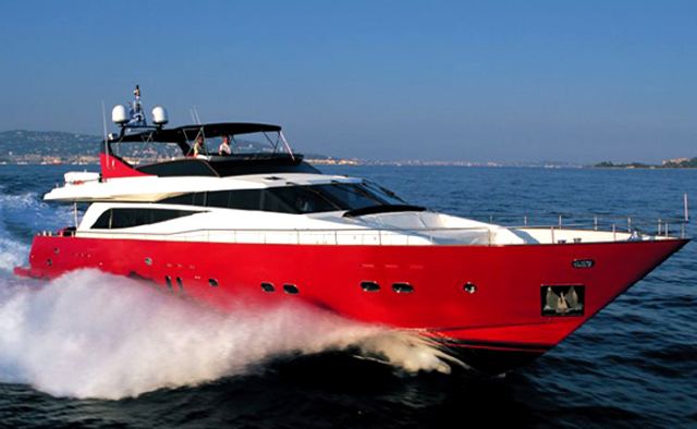 Figi yacht charter Couach Motor Yacht
                        