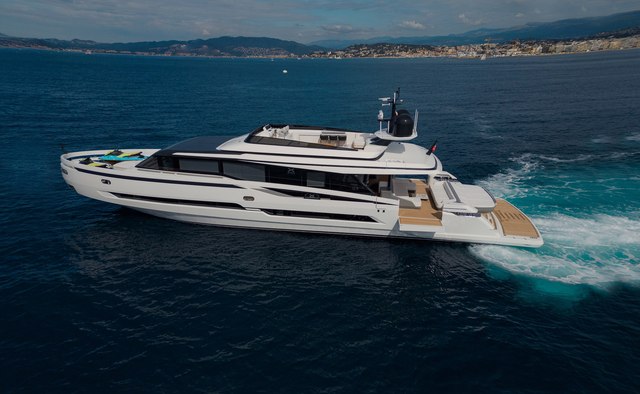 Mini K2 Yacht Charter in Long Island