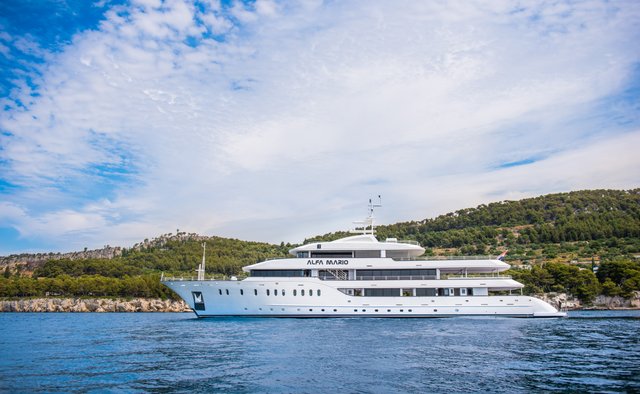Alfa Mario Yacht Charter in Hvar