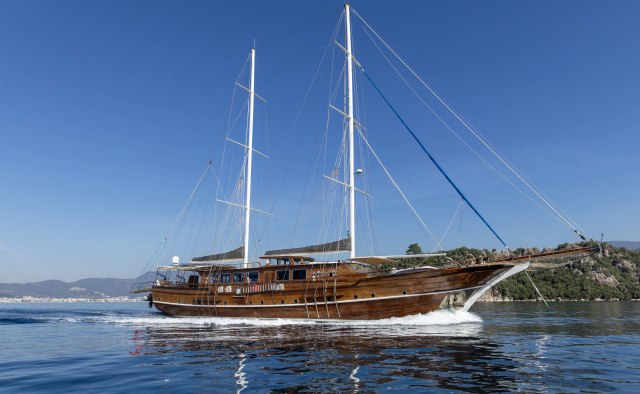 Oxyzen yacht charter Atlas Shipyard Motor/Sailer Yacht