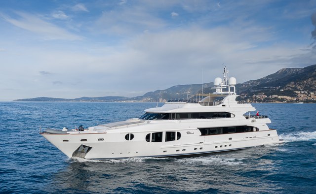 Bina Yacht Charter in Sardinia