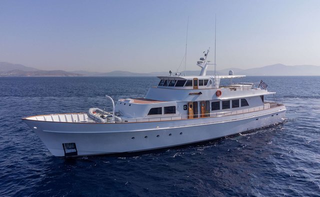 Taka yacht charter Stephens Motor Yacht
                        