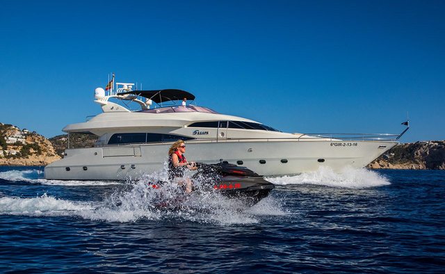 Seraph Primero yacht charter Mochi Craft Motor Yacht