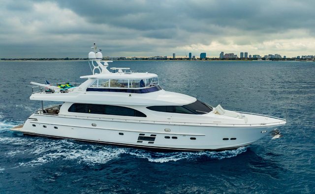Pilot Lounge yacht charter Horizon Motor Yacht
                        