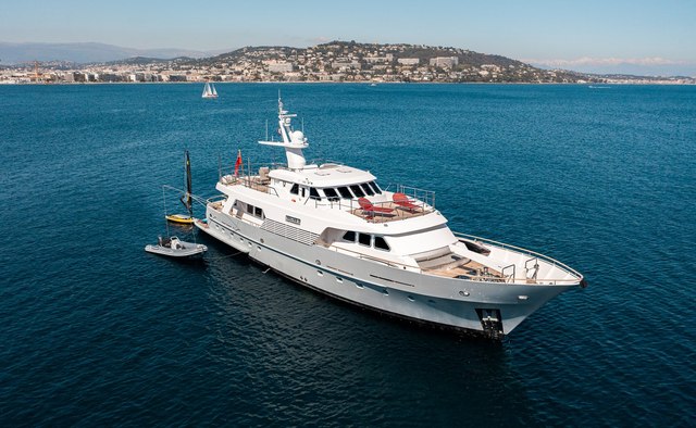 Heliad III yacht charter Lynx Yachts Motor Yacht