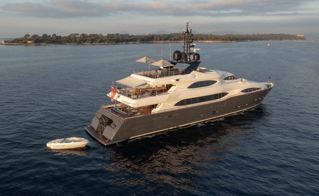 Aero Yacht Charter in France
