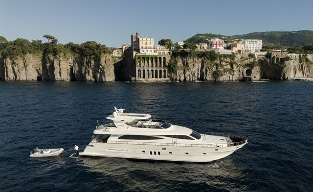 Ocean Delta 11 yacht charter Canados Motor Yacht
                        