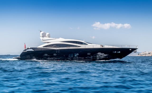 Blade 6 yacht charter Sunseeker Motor Yacht
                        