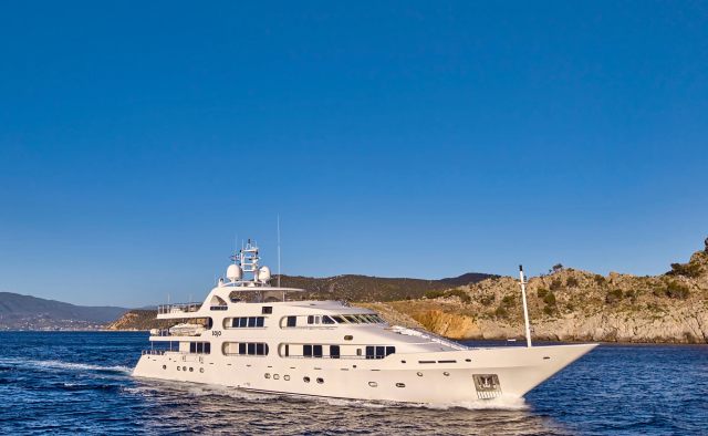 Sojo yacht charter Benetti Motor Yacht